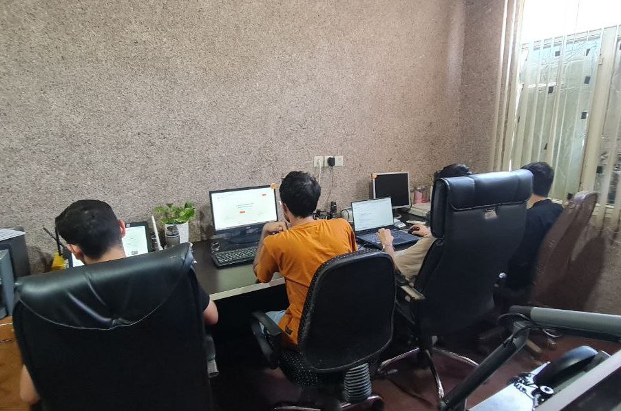 تیم طراحی سایت شرکت فناوری اطلاعات کاراکال وب